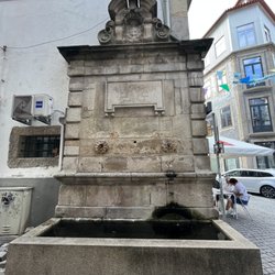 Arco e Meio - Arco e Meio. A small fountain outside the cafe.