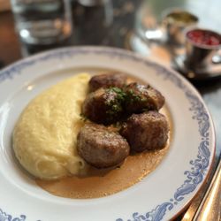 Stockholm Fisk - Kalvköttbular (Meatballs with potato purée)