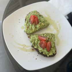Versare Cafe + Market - Avocado toast