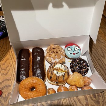 Sugarbox Donuts - Donuts Near Me - West Hills, California Sugarbox Donuts - Donuts Near Me - West Hills, California