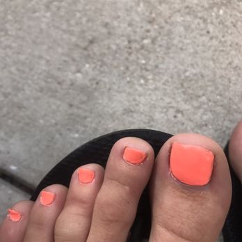 Lee Nails - Not even 24 hours after original pedi. - Nail Salons Near Me - Chicago, Illinois