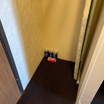AmericInn by Wyndham Lakefront - Old soda cans left in the room by housekeeping - Hotels Near Me - St. Ignace, Michigan AmericInn by Wyndham Lakefront - Old soda cans left in the room by housekeeping - Hotels Near Me - St. Ignace, Michigan