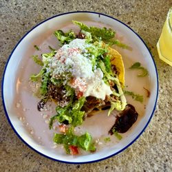 Plaza Linda - Carnitas tostada