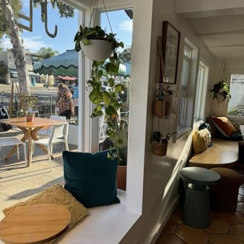 Jedidiah Coffee - Interior window seating - Coffee & Tea Near Me - Laguna Beach, California