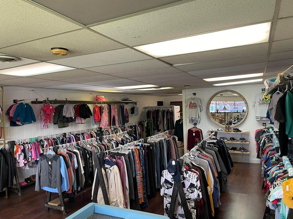 AC STYLE SWAP & RESALE 904 1st St, Hiller, Pennsylvania Thrift