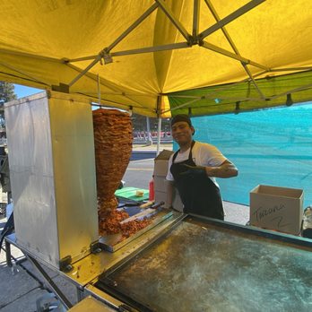 Tacos El Banquetazo - Working hard in the heat with a great attitude! - Tacos Near Me - Wilmington, California Tacos El Banquetazo - Working hard in the heat with a great attitude! - Tacos Near Me - Wilmington, California