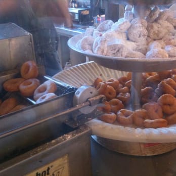 Daily Dozen Doughnut - Bakeries Near Me - Seattle, Washington