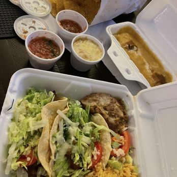 El Senor Frog's - Chips an salsa, small cheese and gravy, beef tacos. - Mexican Near Me - Stockton, California