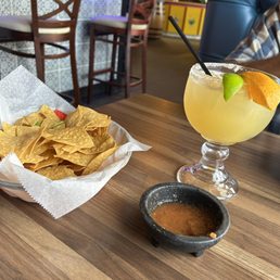 Chips and spicy salsa next to the margarita Chips and spicy salsa next to the margarita