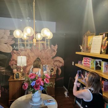 Authentic Books - Pretty space - Bookstores Near Me - Orlando, Florida Authentic Books - Pretty space - Bookstores Near Me - Orlando, Florida