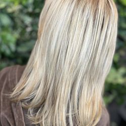 Capozzi & Co Salon