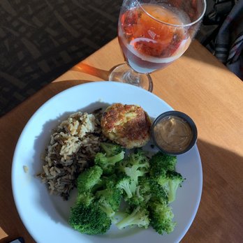 Decoys Seafood - Crab cakes broccoli and wild rice - Seafood Near Me - Suffolk, Virginia
