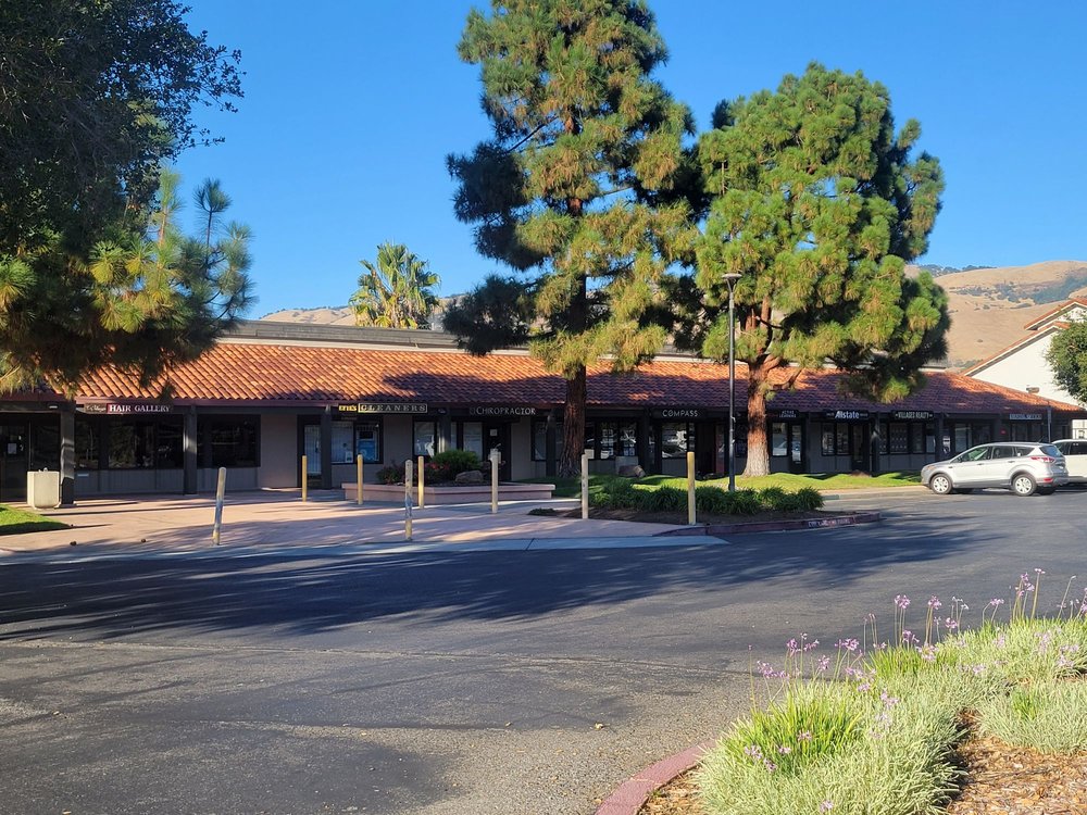 Villages Plaza Logo