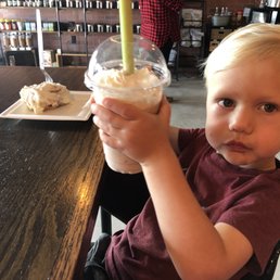 He ordered a banana strawberry smoothie and regular Cinnamon Roll.