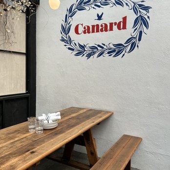 Canard - Oregon City - Outdoor patio - French Near Me - Oregon City, Oregon Canard - Oregon City - Outdoor patio - French Near Me - Oregon City, Oregon