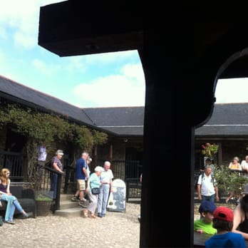 Healey's Cyder Farm - Outside seating area - Breweries Near Me - Callestick, CON