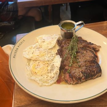 Maison Pickle - Steak and eggs - Cocktail Bars Near Me - New York, New York