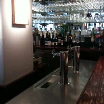 Michael's Restaurant - The bar - New American Near Me - New York, New York Michael's Restaurant - The bar - New American Near Me - New York, New York