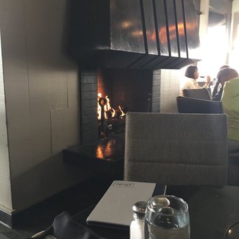 Skates On The Bay - Nice fireplace. - Seafood Near Me - Berkeley, California