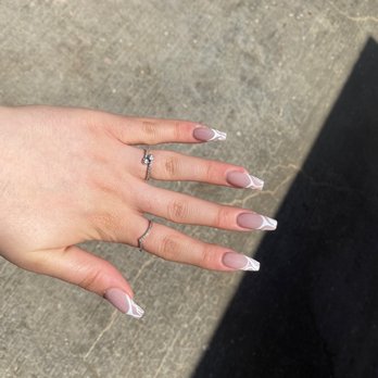 Me Too Nails - Nail Salons Near Me - Lindenhurst, New York