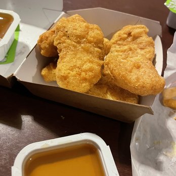 McDonald's - fried chicken and dipping sauce - Fast Food Near Me - Greenfield, Indiana