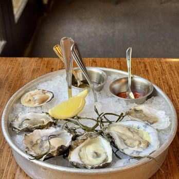 Willi's Seafood & Raw Bar - Seafood Near Me - Healdsburg, California
