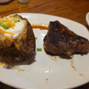 Outback Steakhouse - 5oz sirloin with baked potato (sans bacon) and side salad - Steakhouses Near Me - Roseville, California Outback Steakhouse - 5oz sirloin with baked potato (sans bacon) and side salad - Steakhouses Near Me - Roseville, California
