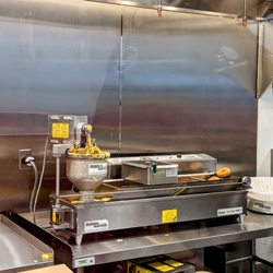 Duck Donuts - The fryer