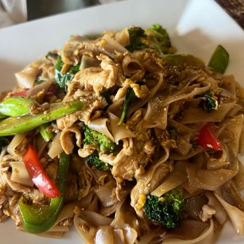 Baramee Thai Bistro - chicken pa kee mao - Thai Near Me - Kansas City, Missouri