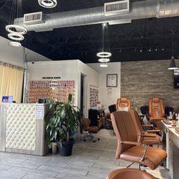 Main entrance & salon
