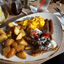 De Poca Madre Brunch Spot - Eggs your way w French Toast