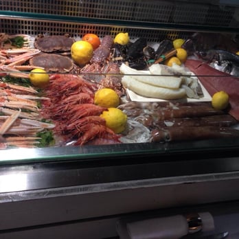 Crudo Re - La vetrina del pesce - Seafood Near Me - Naples, NA