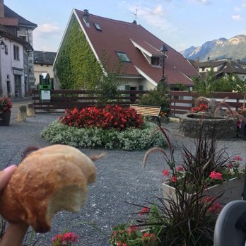 Basecamp - Eating at Basecamp - Bike Rentals Near Me - Talloires-Montmin, 74 Basecamp - Eating at Basecamp - Bike Rentals Near Me - Talloires-Montmin, 74