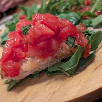 Gallo Nero - Bruschetta with tomatoes - Wine Bars Near Me - Barcelona, B