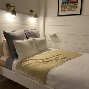 Little Point Clear - Queen bed in the Middle Bay loft area - Venues & Event Spaces Near Me - Fairhope, Alabama