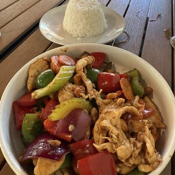 Noi Thai Cuisine - Cashew Nut Chicken* - Thai Near Me - Honolulu, Hawaii Noi Thai Cuisine - Cashew Nut Chicken* - Thai Near Me - Honolulu, Hawaii
