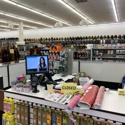 Mammoth Beauty Supply - Lots of wigs