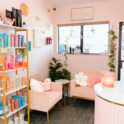 Salon Bloom - Fort Myers, FL - Salon Bloom in Ft. Myers, FL. Check out all of our amazing Amika, and Redken products! We are the cutest salon in SWFL!