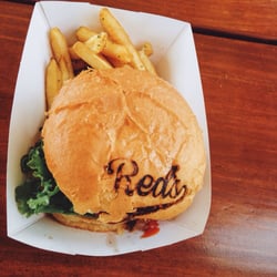 Red's Burger Shop - El detalle del pan y el buen servicio es lo que más me llamó la atención