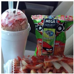 Raspados El Trompo - Raspado and a tostilocos