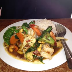 Smiley Thai - Cashew Nut King Prawn