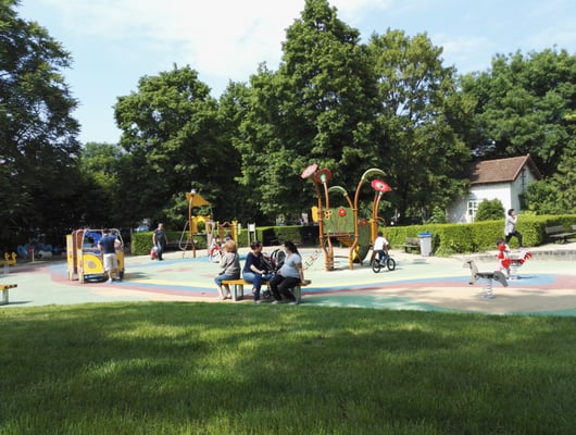 Ferme Enfantine Du Parc Des Gondoles Parks Parc Des Gondoles Choisy Le Roi Val De Marne France Phone Number