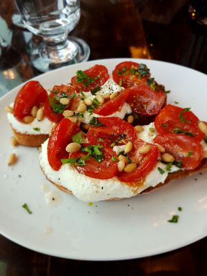 La Pizzaiolle (Ville Mont-Royal) by null