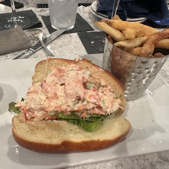 Dock House Restaurant - Lobster roll - Seafood Near Me - Chester, Maryland