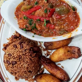 Caribe Cafe Restaurant - boliche con moro y plátanos - Cuban Near Me - Miami, Florida