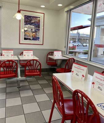 In-N-Out Burger by null