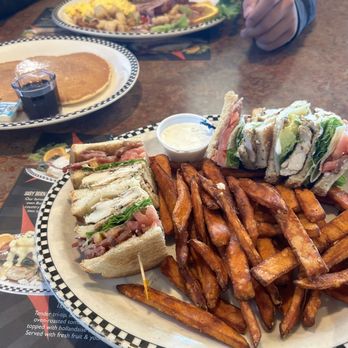 Black Bear Diner Salinas - Chicken Avocado Club (970-1130 cals.)Sweet Potato Fries (880 cals.)Creamy Vanilla Iced Cold Brew (340 cals.) - Diners Near Me - Salinas, California Black Bear Diner Salinas - Chicken Avocado Club (970-1130 cals.)Sweet Potato Fries (880 cals.)Creamy Vanilla Iced Cold Brew (340 cals.) - Diners Near Me - Salinas, California