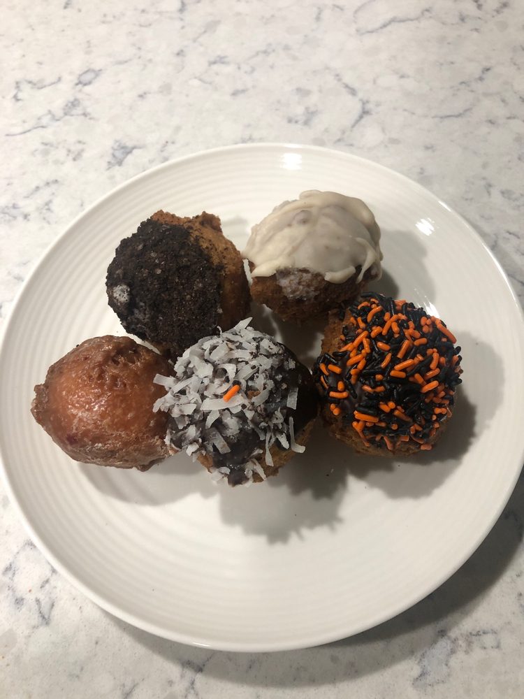 Tammy's Bakery & Cafe Logo