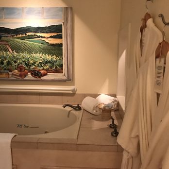 Cottage Grove Inn - Robe jetted tub bath salts - Bed & Breakfast Near Me - Calistoga, California Cottage Grove Inn - Robe jetted tub bath salts - Bed & Breakfast Near Me - Calistoga, California