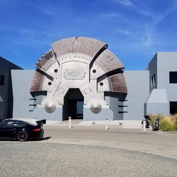 Oakley - Front Building - Eyewear & Opticians Near Me - Foothill Ranch, California